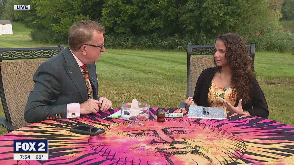 'Rosie the reader,' 18-year-old Psychic medium
